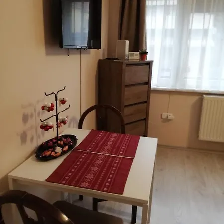 Apartment Tulip Family *