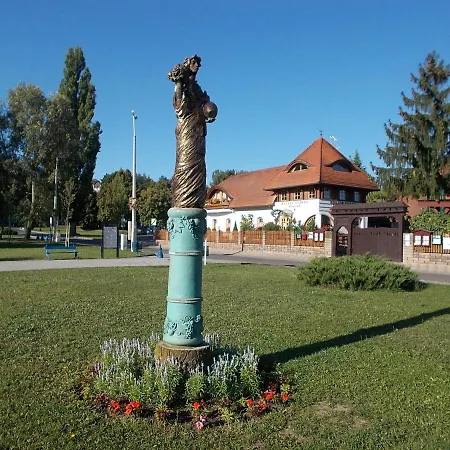 Tulip Family Apartment Eger